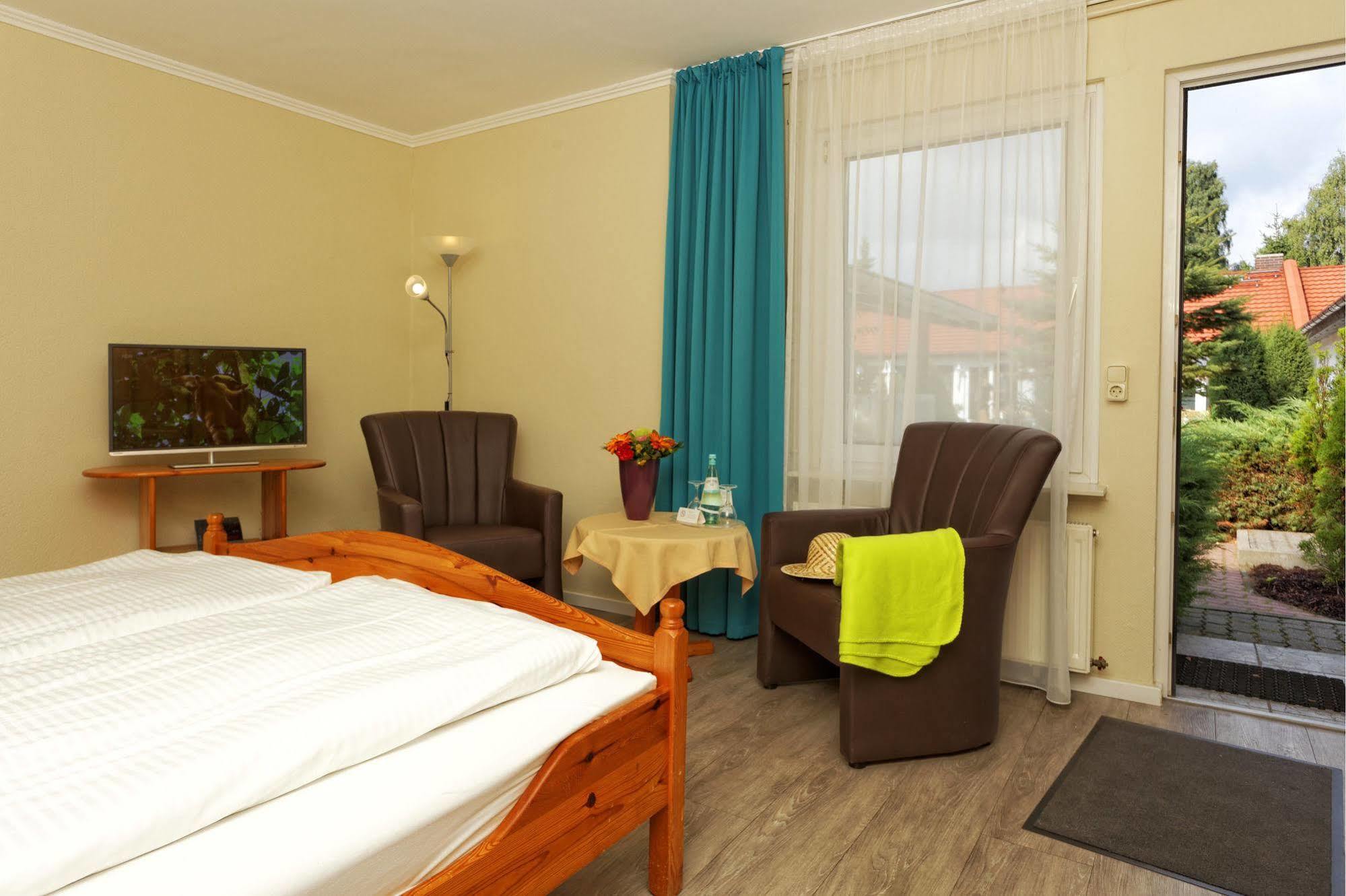 Hotel Pommerscher Hof Цинновиц Экстерьер фото
