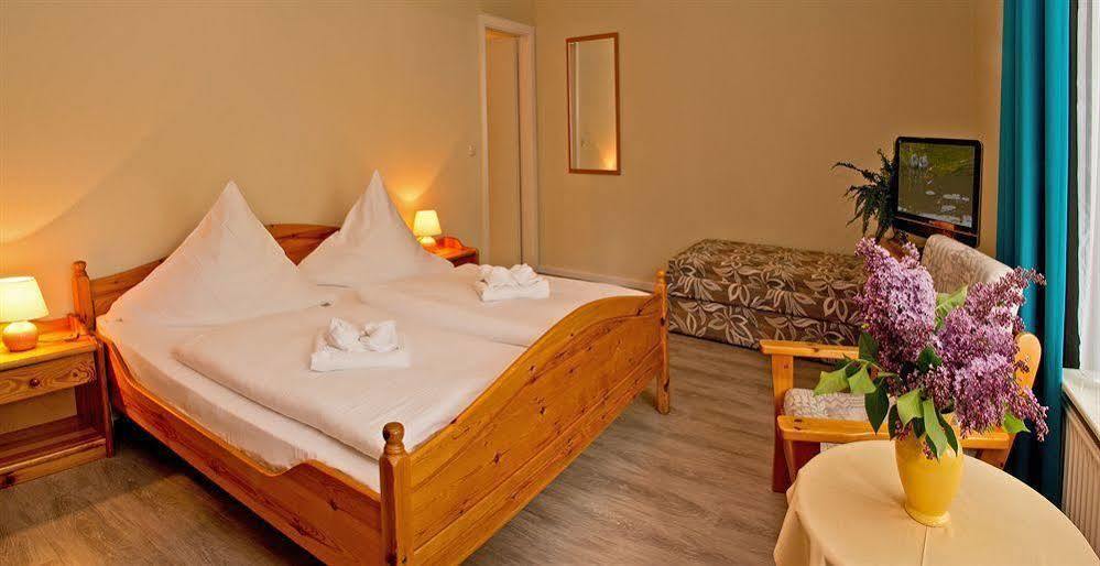 Hotel Pommerscher Hof Цинновиц Экстерьер фото
